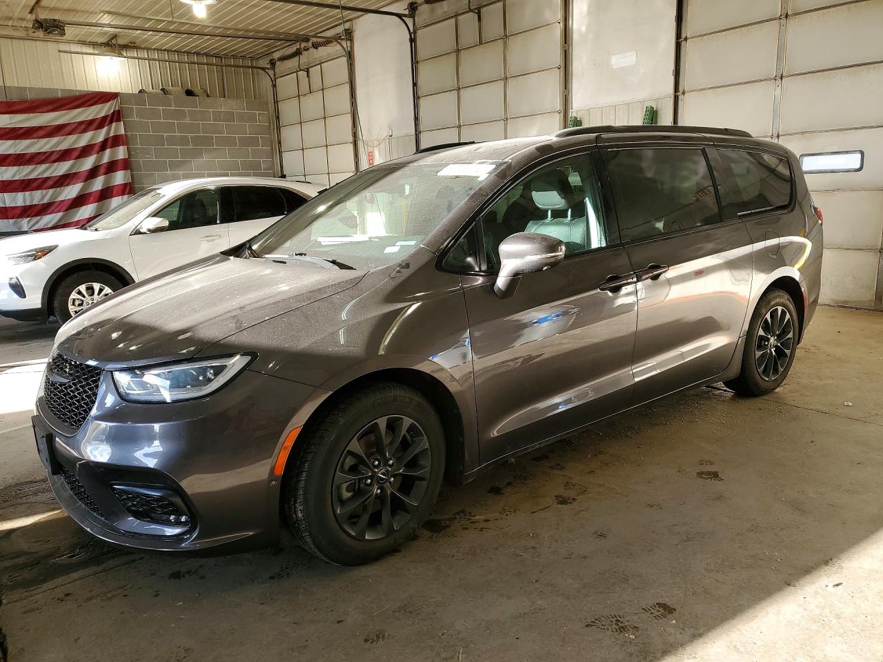 Salvage Chrysler Pacifica Image