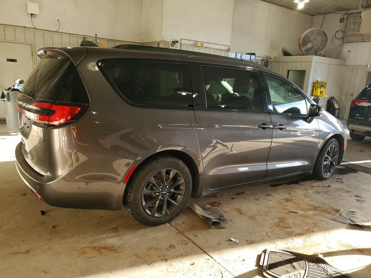 Chrysler Pacifica Touring L