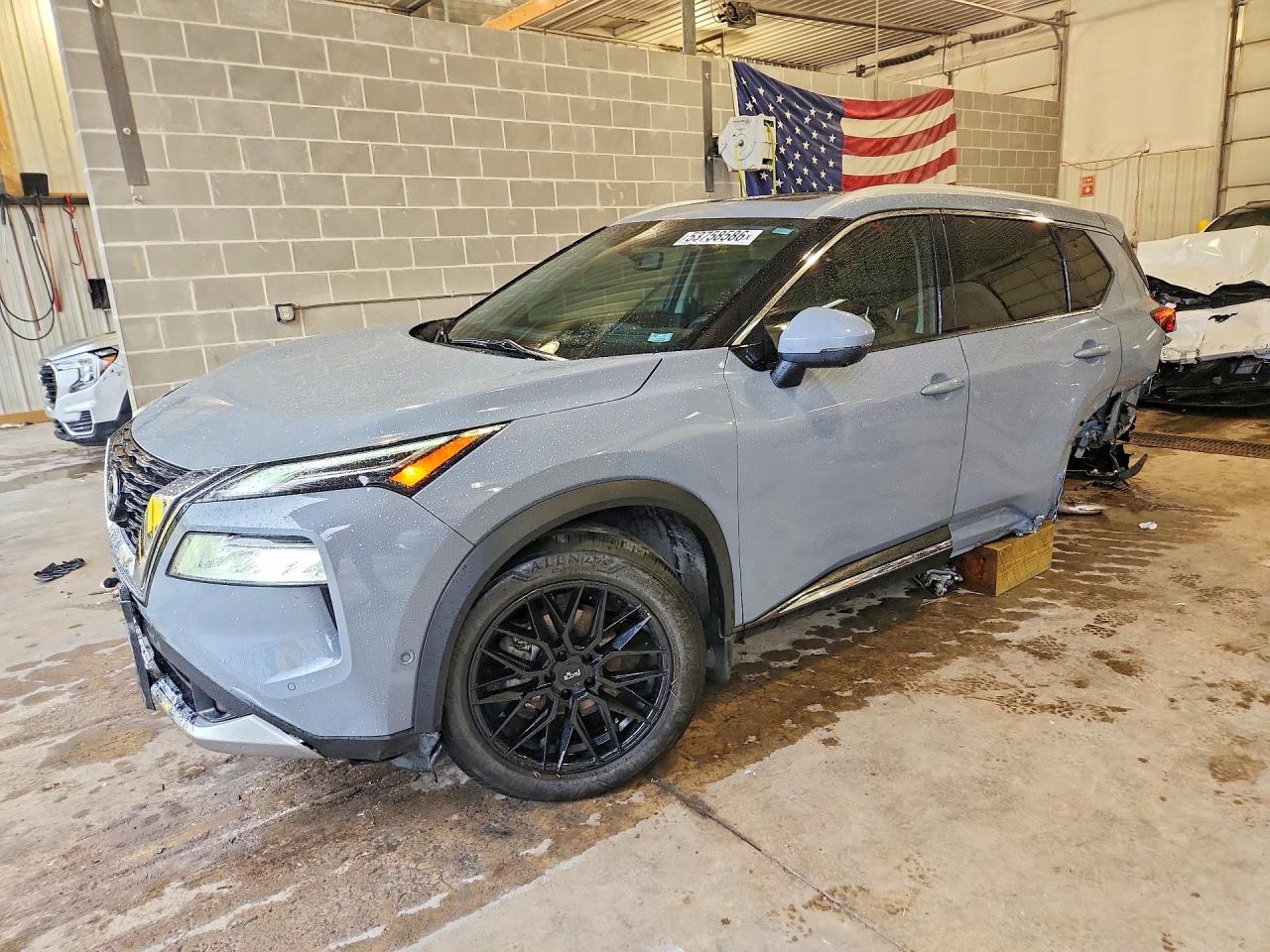 Salvage Nissan Rogue Image