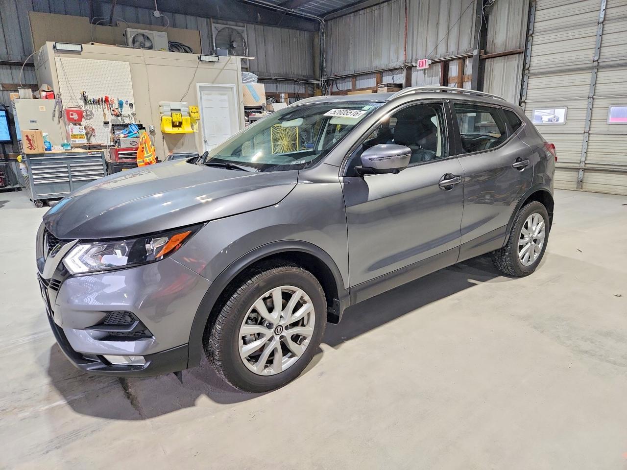 Salvage Nissan Rogue Image
