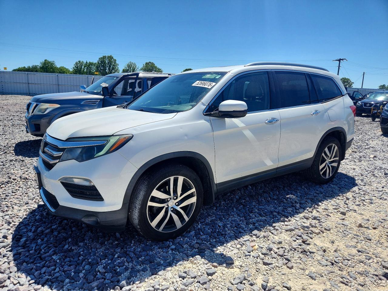 Salvage Honda Pilot Image