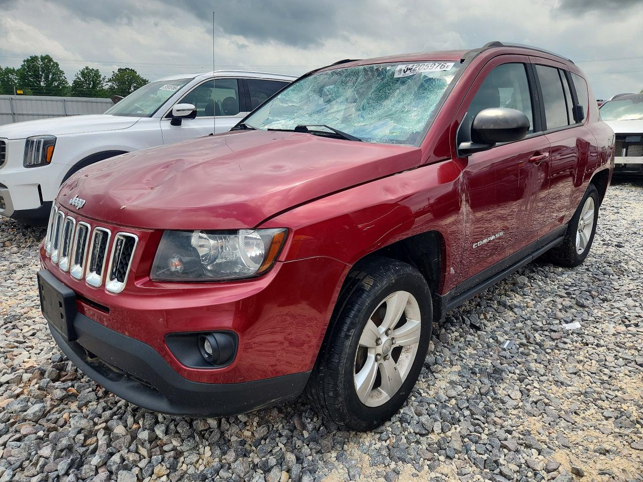 Salvage Jeep Compass Image