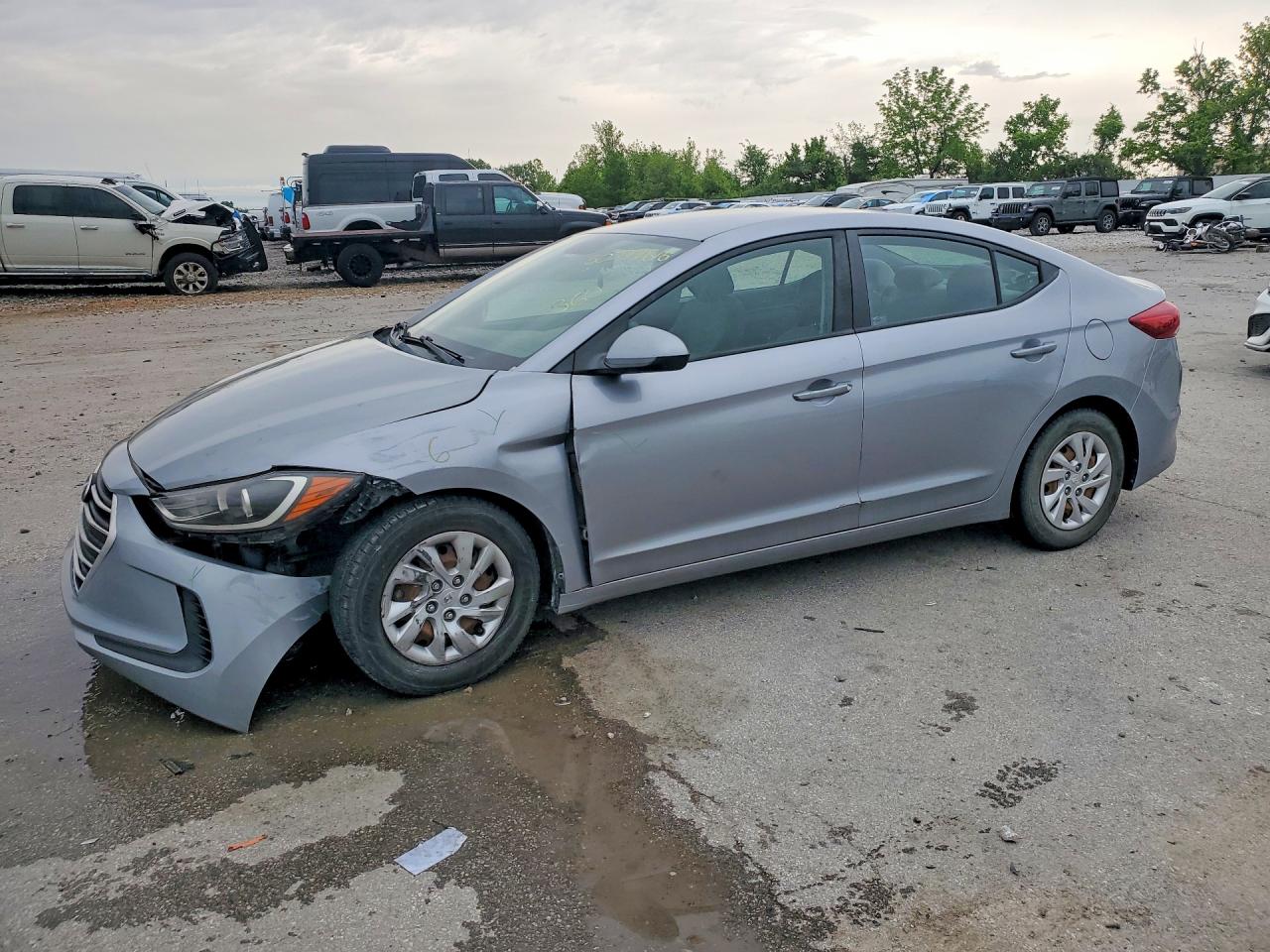 Salvage Hyundai ELANTRA Image
