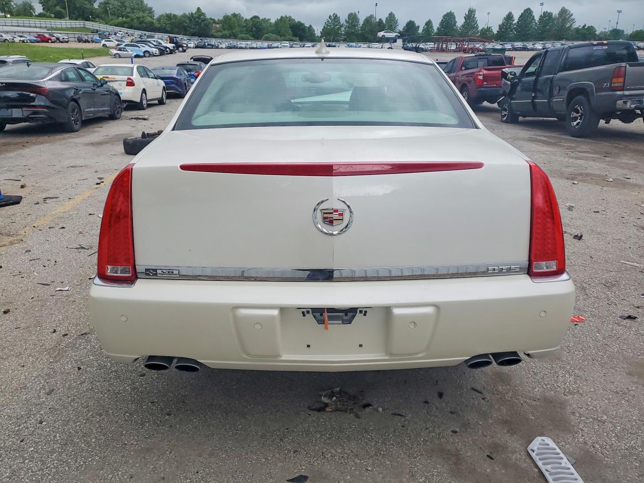 Cadillac DTS Luxury Collection