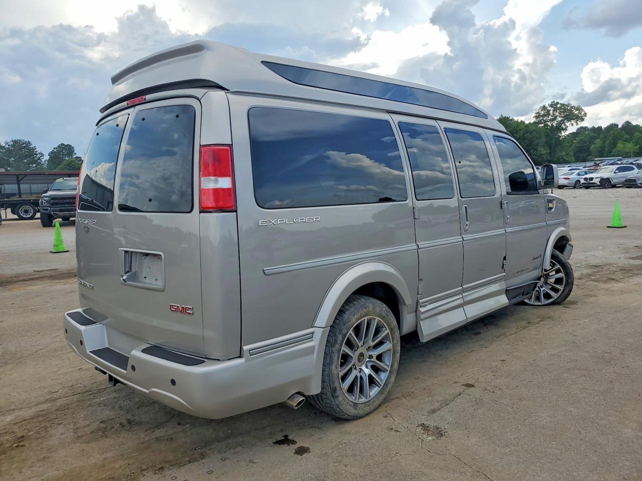 GMC Savana G2500