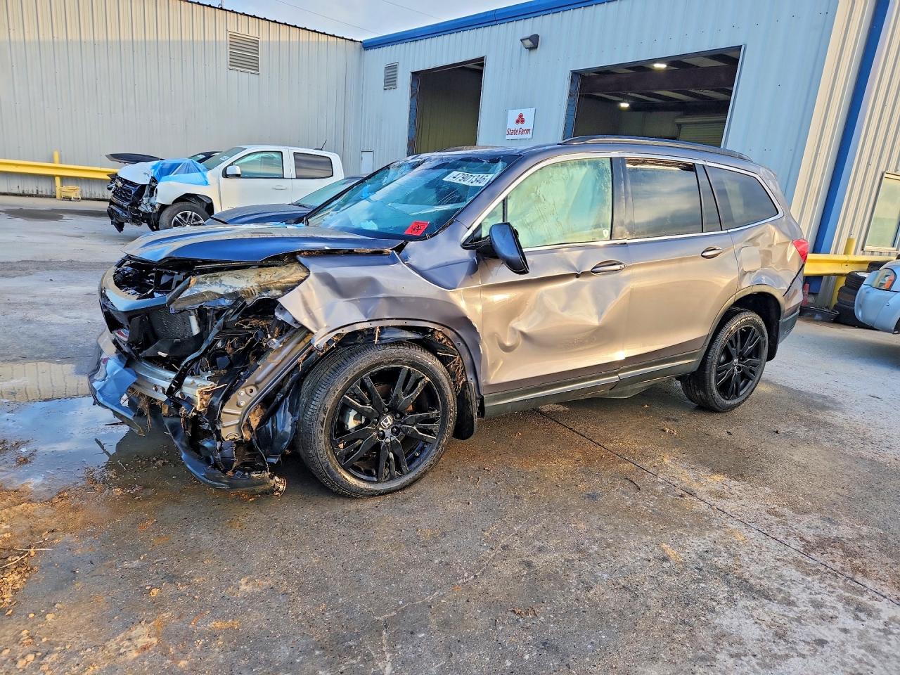 Salvage Honda Pilot Image