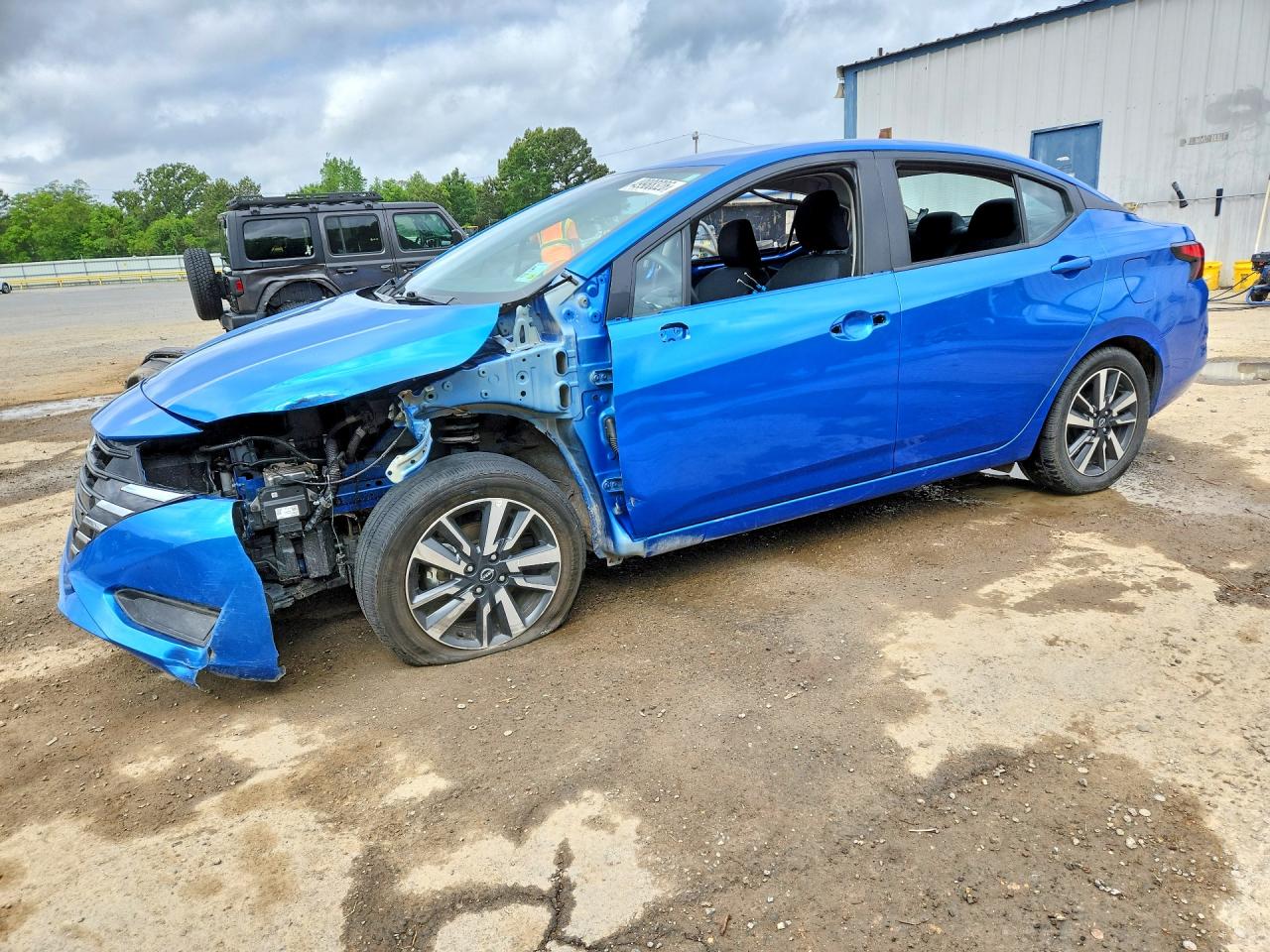 Salvage Nissan Versa Image