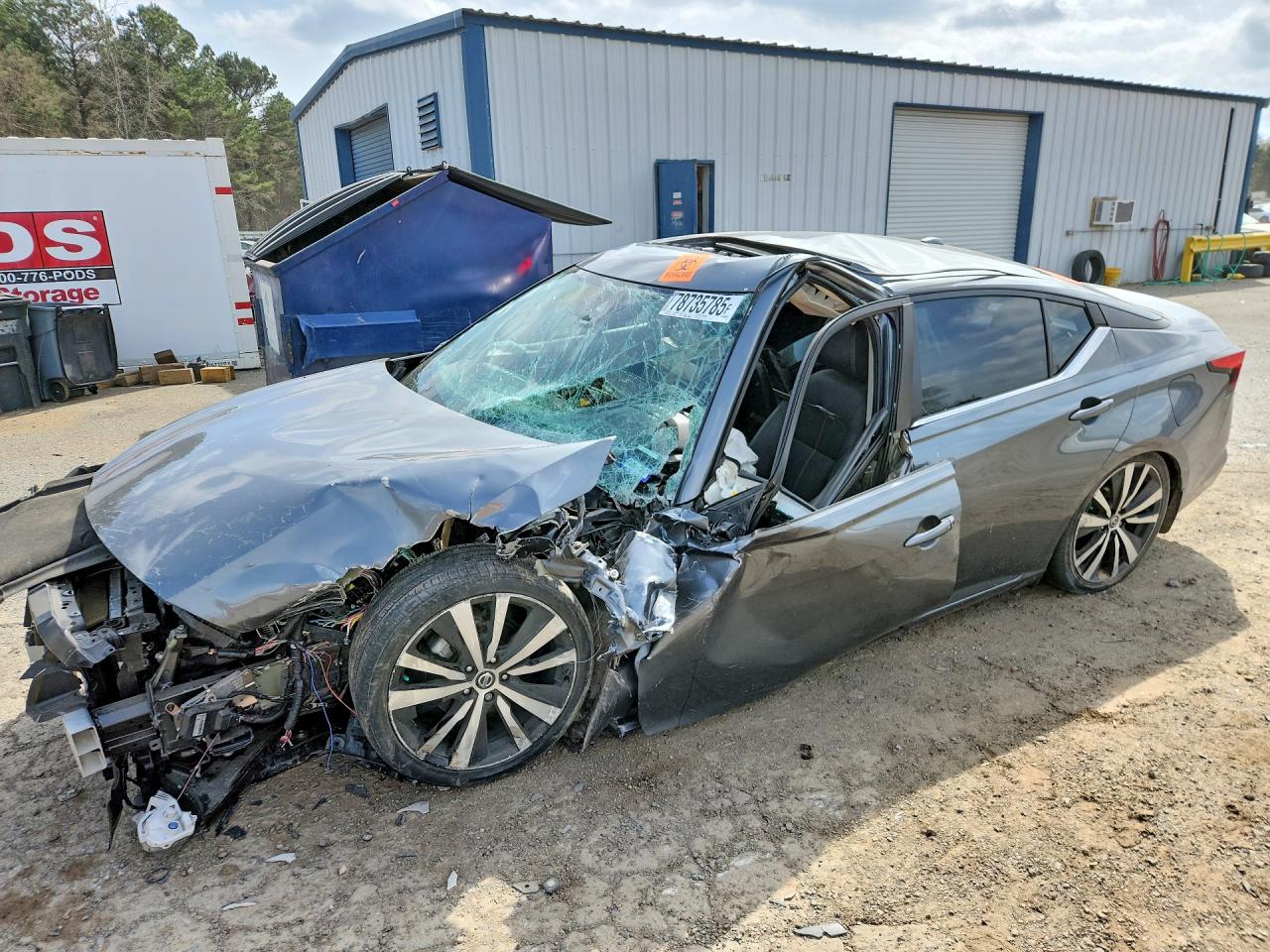 Salvage Nissan Altima Image