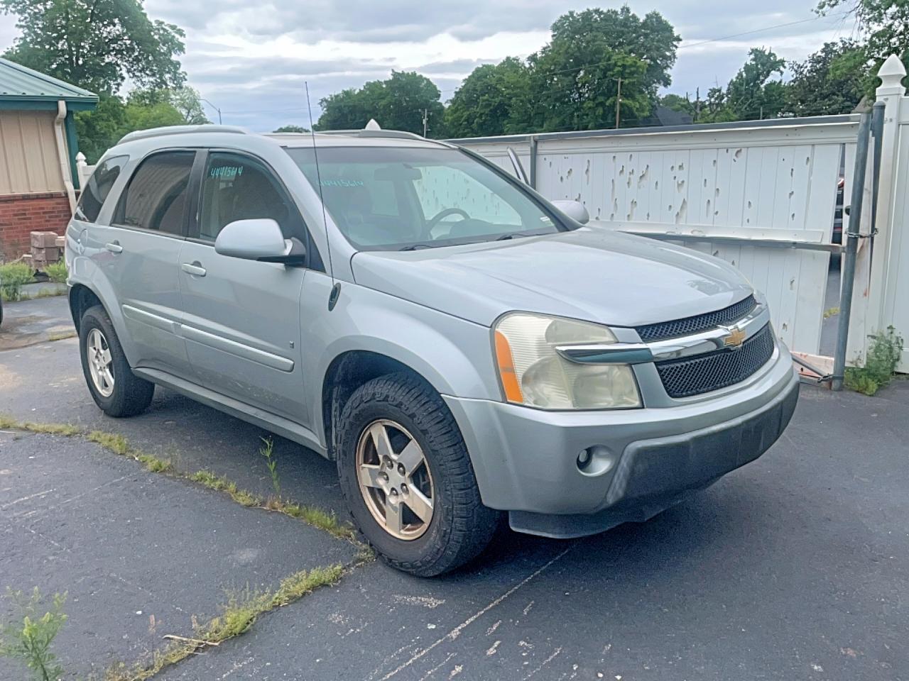 Salvage Chevrolet Equinox Image