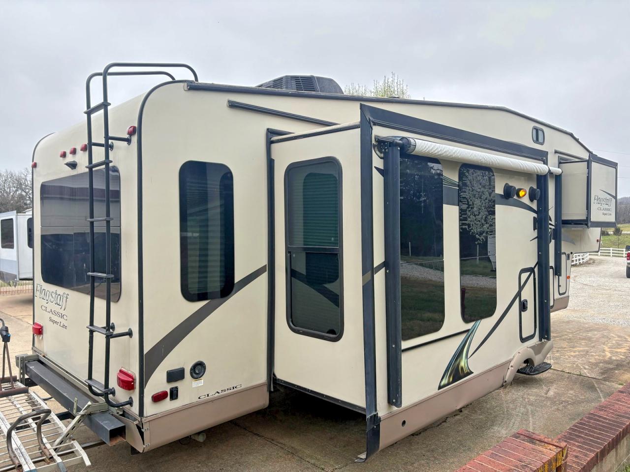 Forest River Flagstaff Lite Weight Trailers
