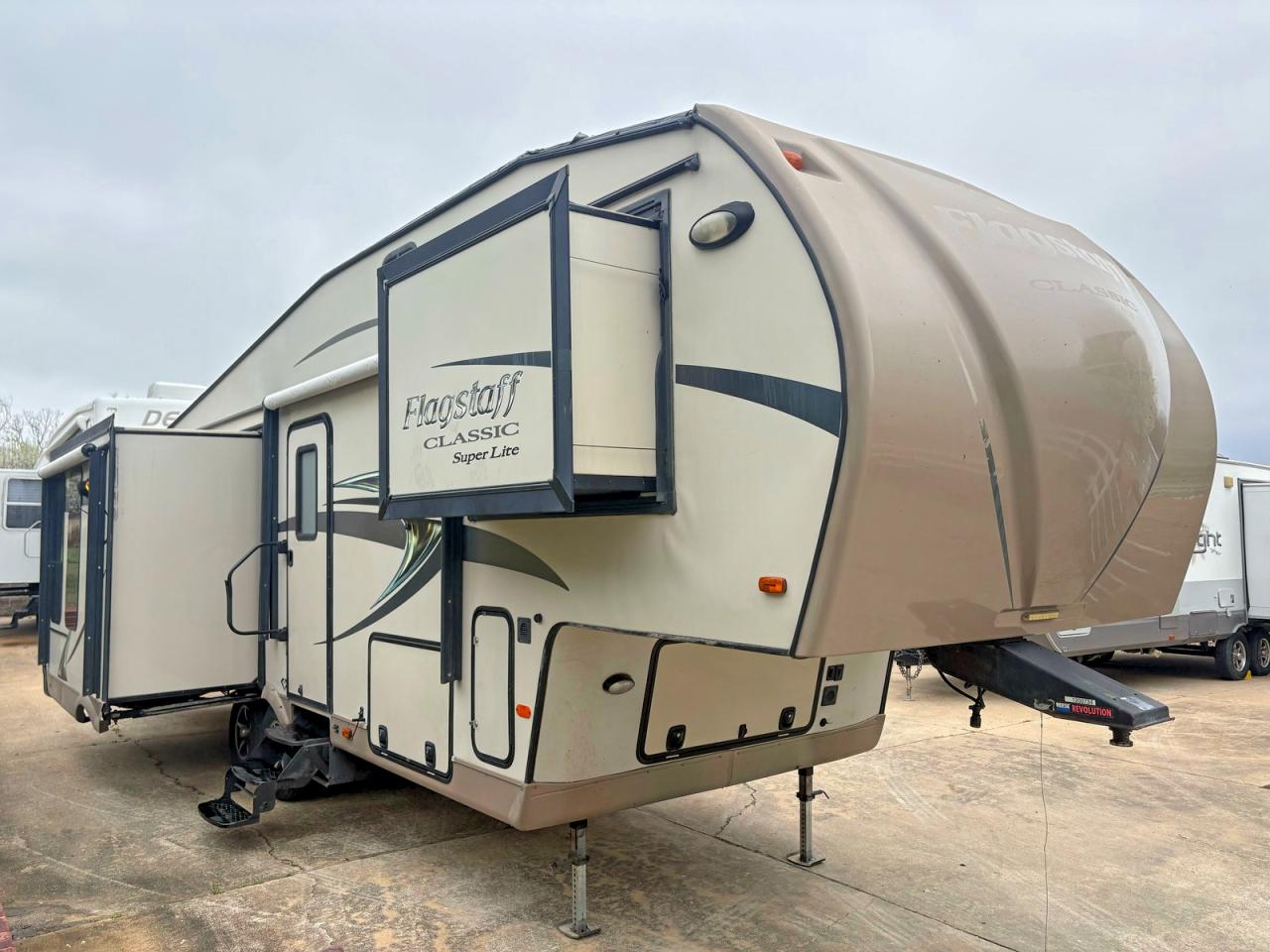 Salvage Forest River Flagstaff Lite Weight Trailers Image