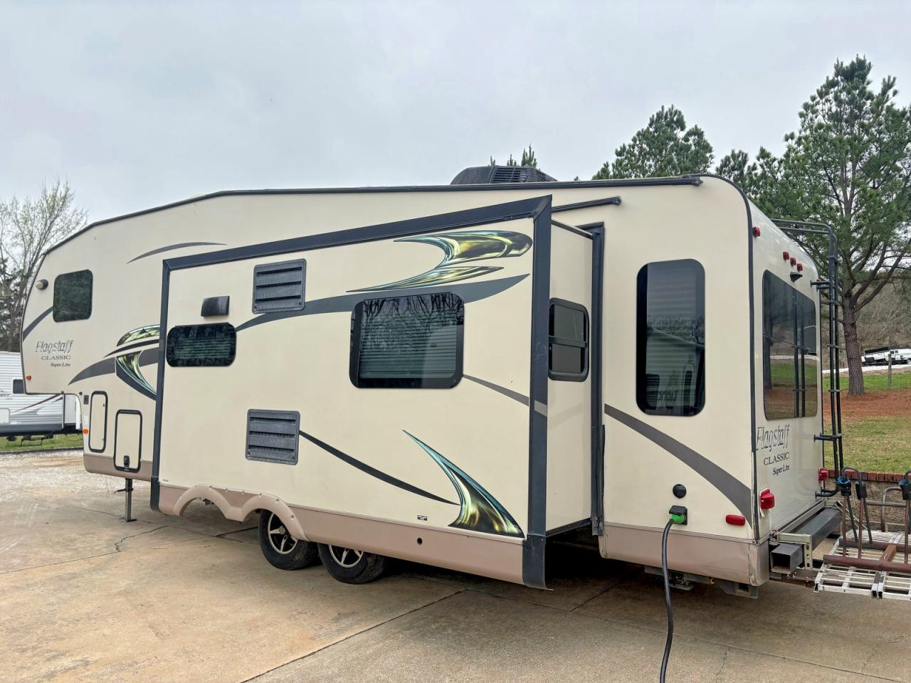 Forest River Flagstaff Lite Weight Trailers