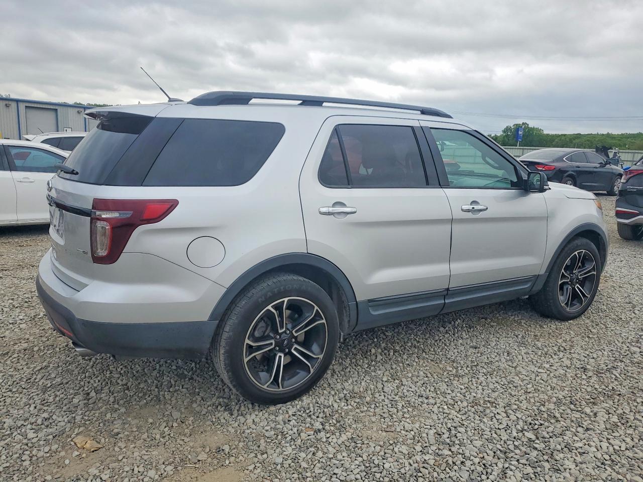 Ford Explorer Sport