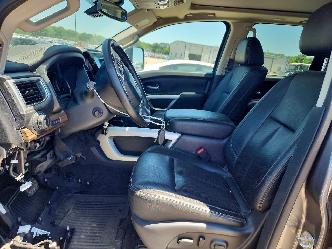 Nissan Titan Sl