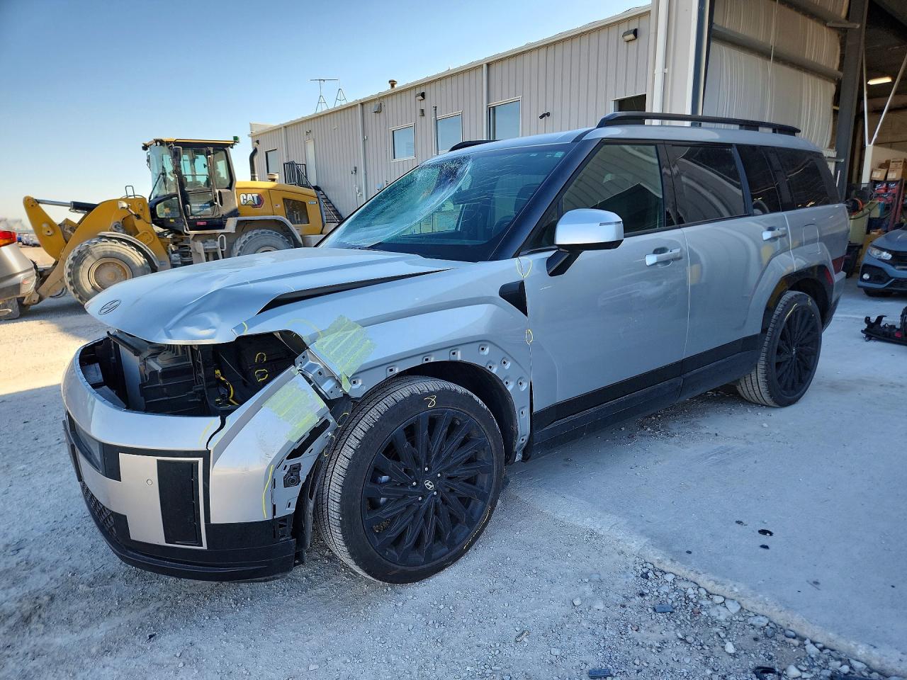 Salvage Hyundai SANTA FE Image