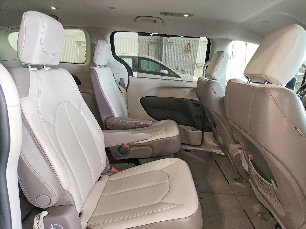 Chrysler Pacifica Touring L