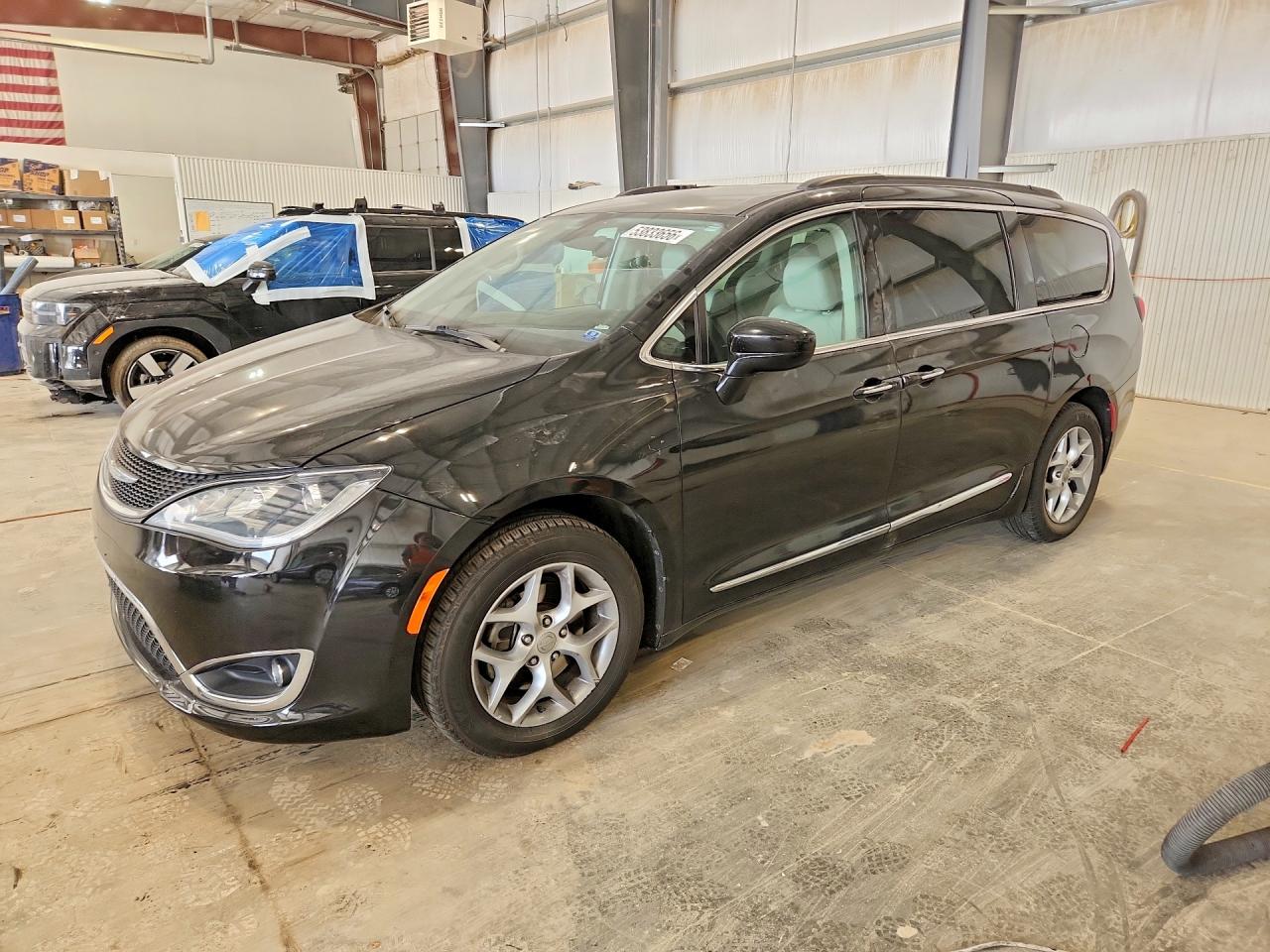 Salvage Chrysler Pacifica Image