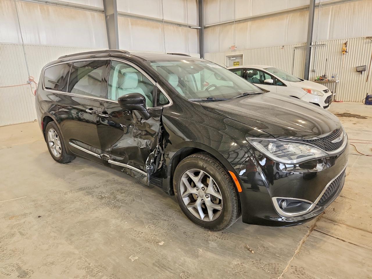 Chrysler Pacifica Touring L