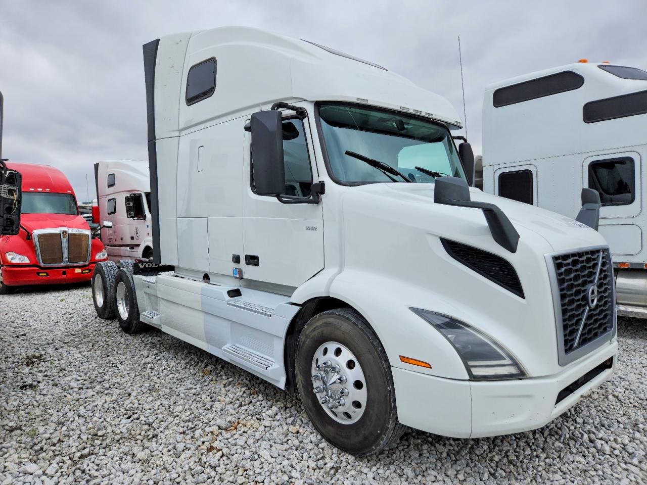 Salvage Volvo Vnr Image