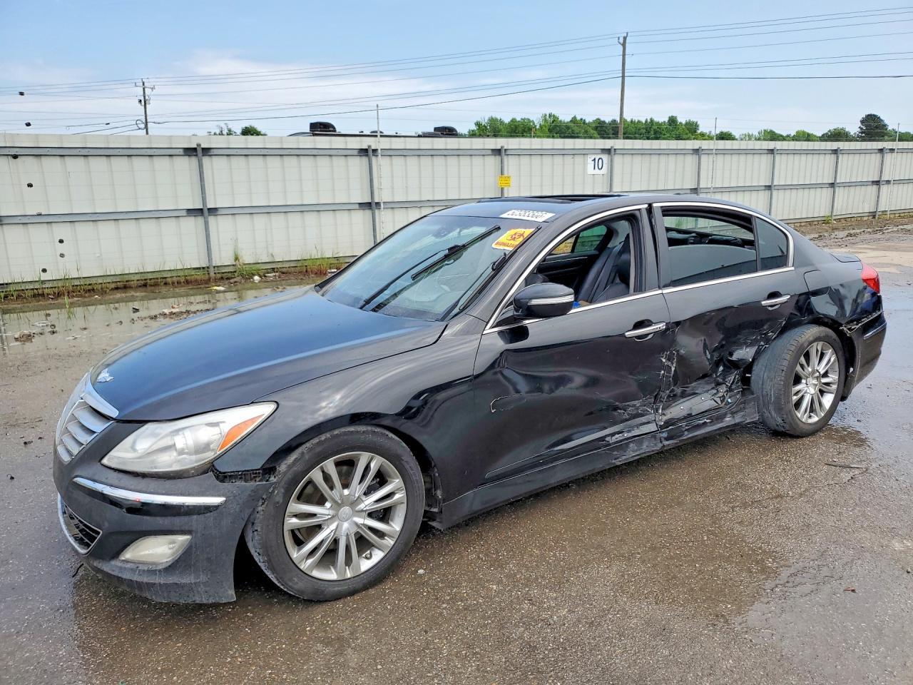 Salvage Hyundai Genesis Image