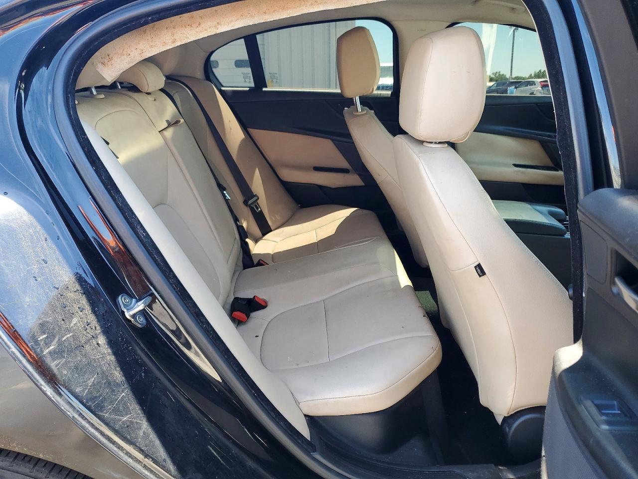 Jaguar XE Premium