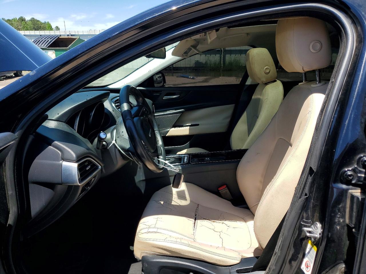 Jaguar XE Premium