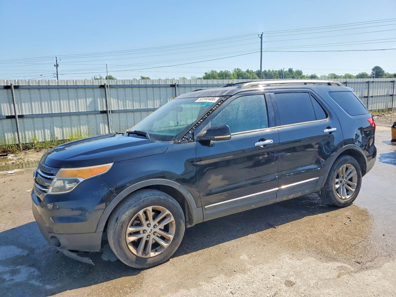 Salvage Ford Explorer Image