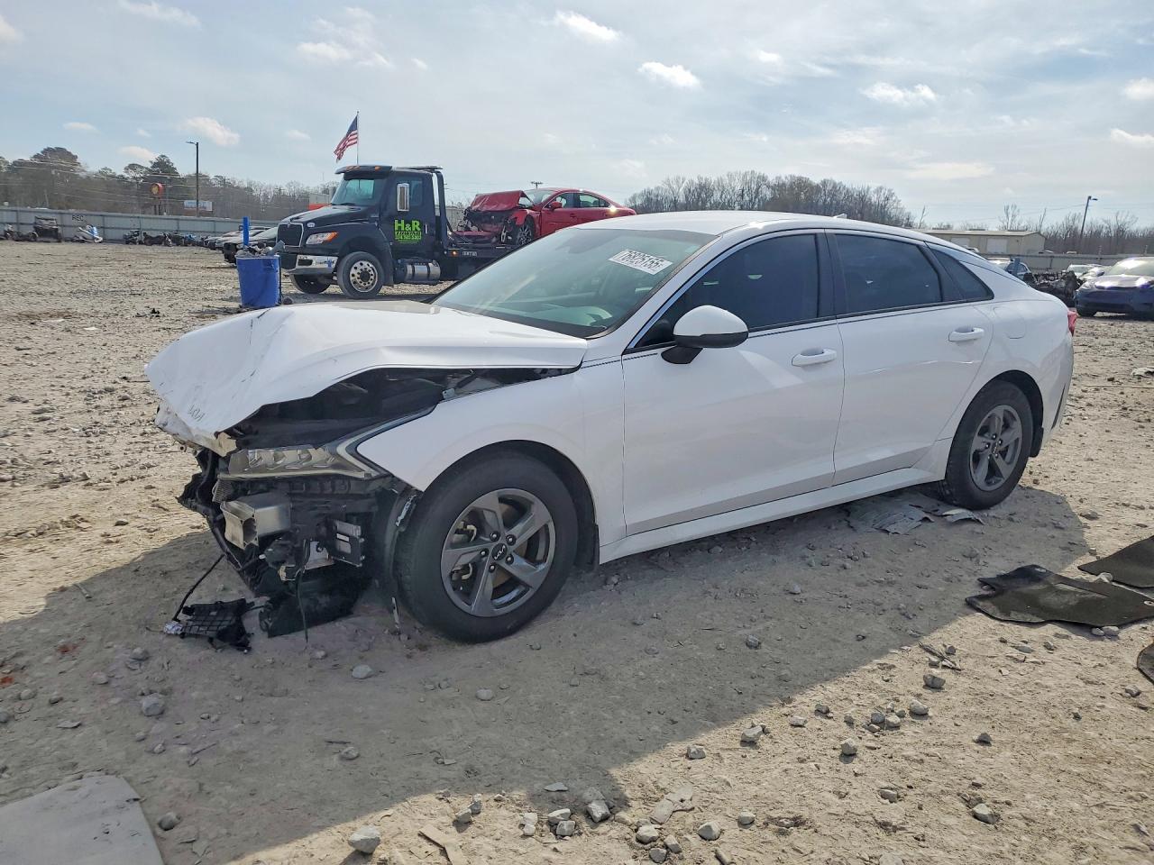 Salvage Kia K5 Image