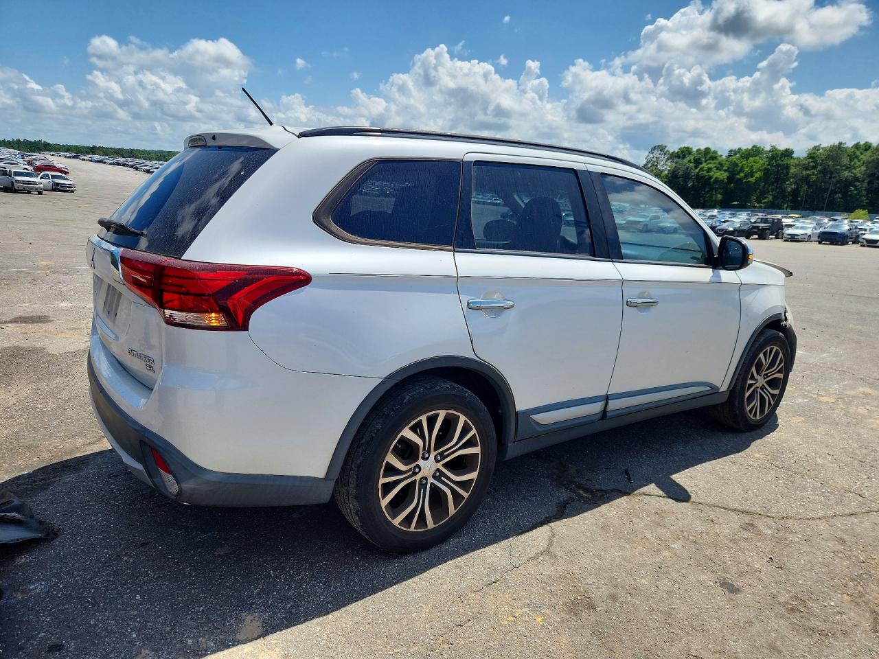 Mitsubishi Outlander Se