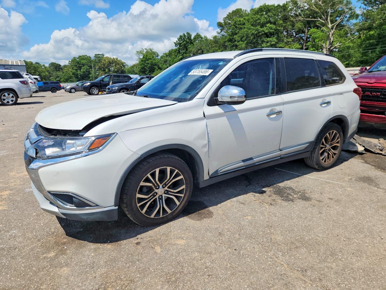 Salvage Mitsubishi Outlander Image