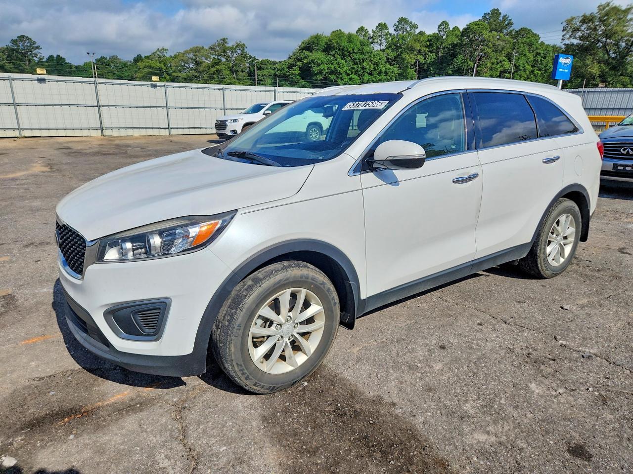 Salvage Kia Sorento Image