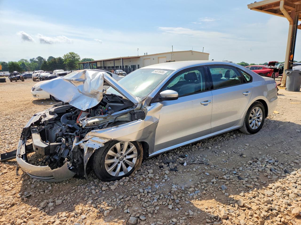 Salvage Volkswagen Passat Image