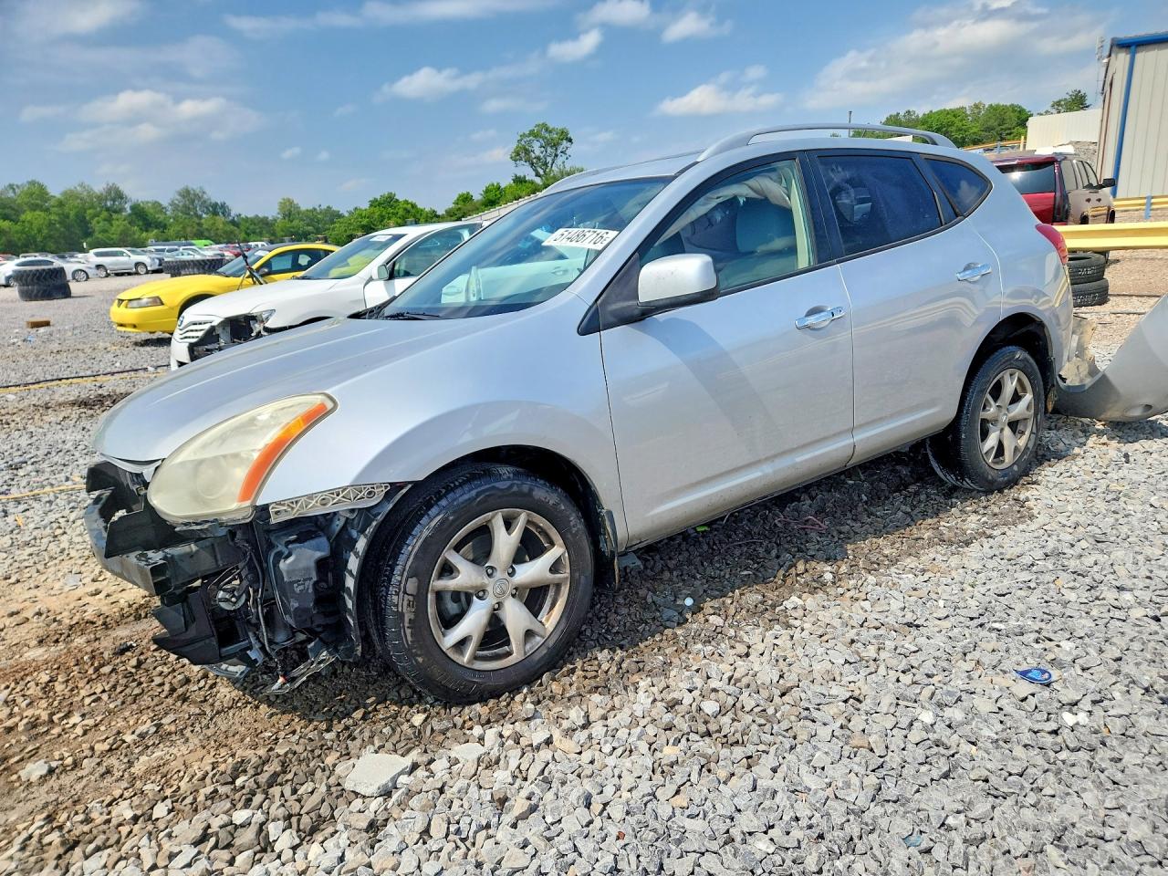 Salvage Nissan Rogue Image