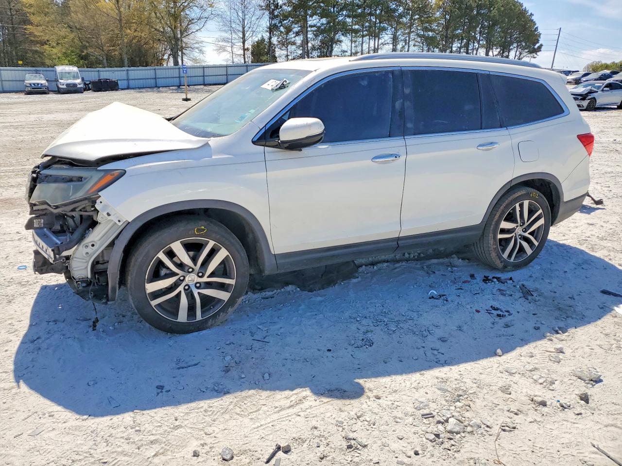 Salvage Honda Pilot Image