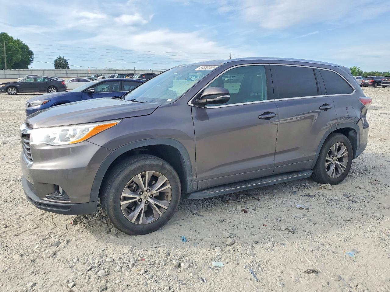 Salvage Toyota Highlander Image
