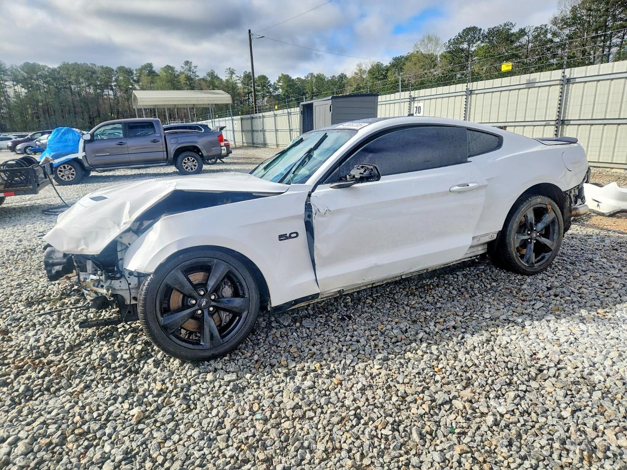 Salvage Ford Mustang Image
