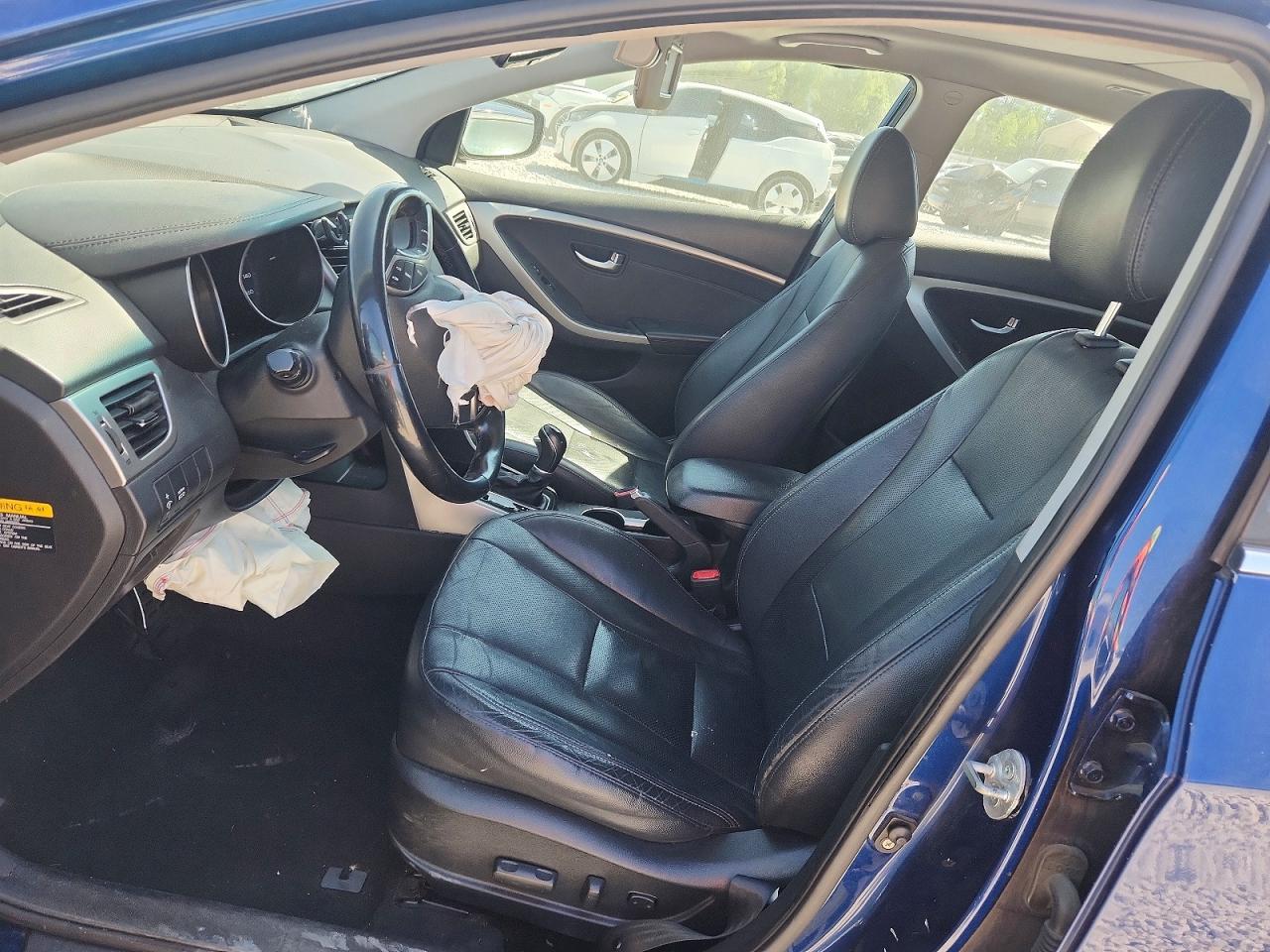 Hyundai ELANTRA Base