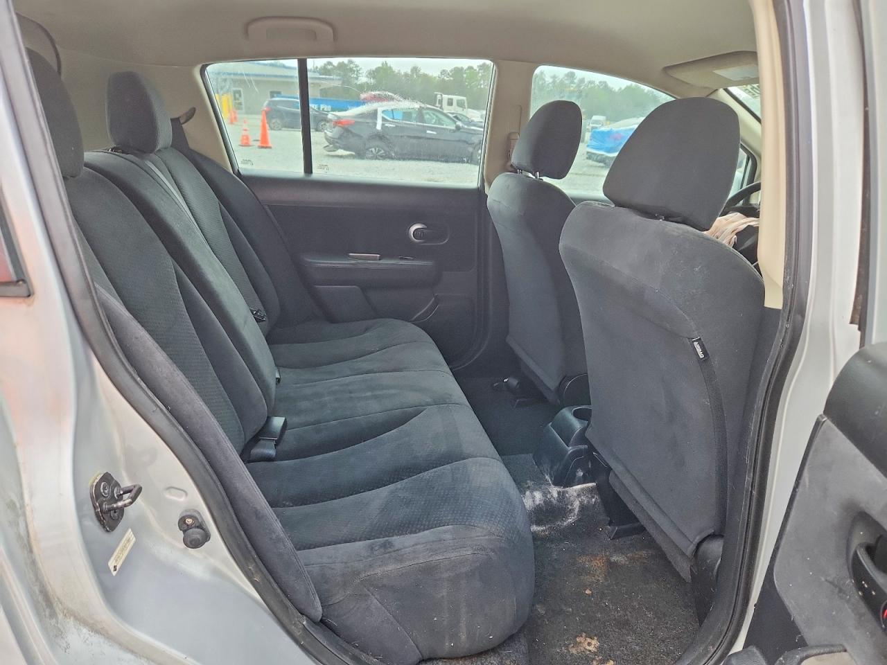 Nissan Versa 1.8 S