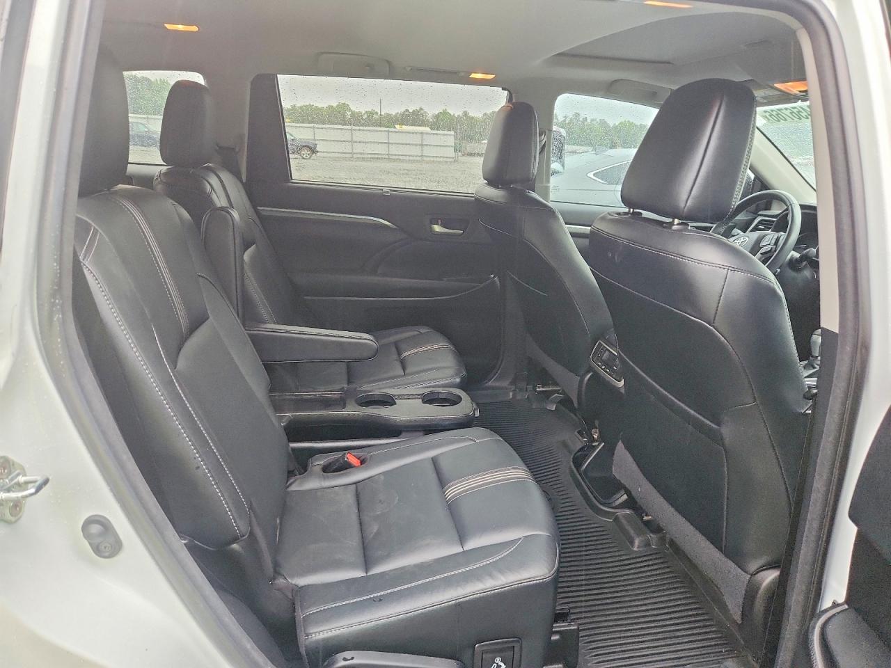 Toyota Highlander Se