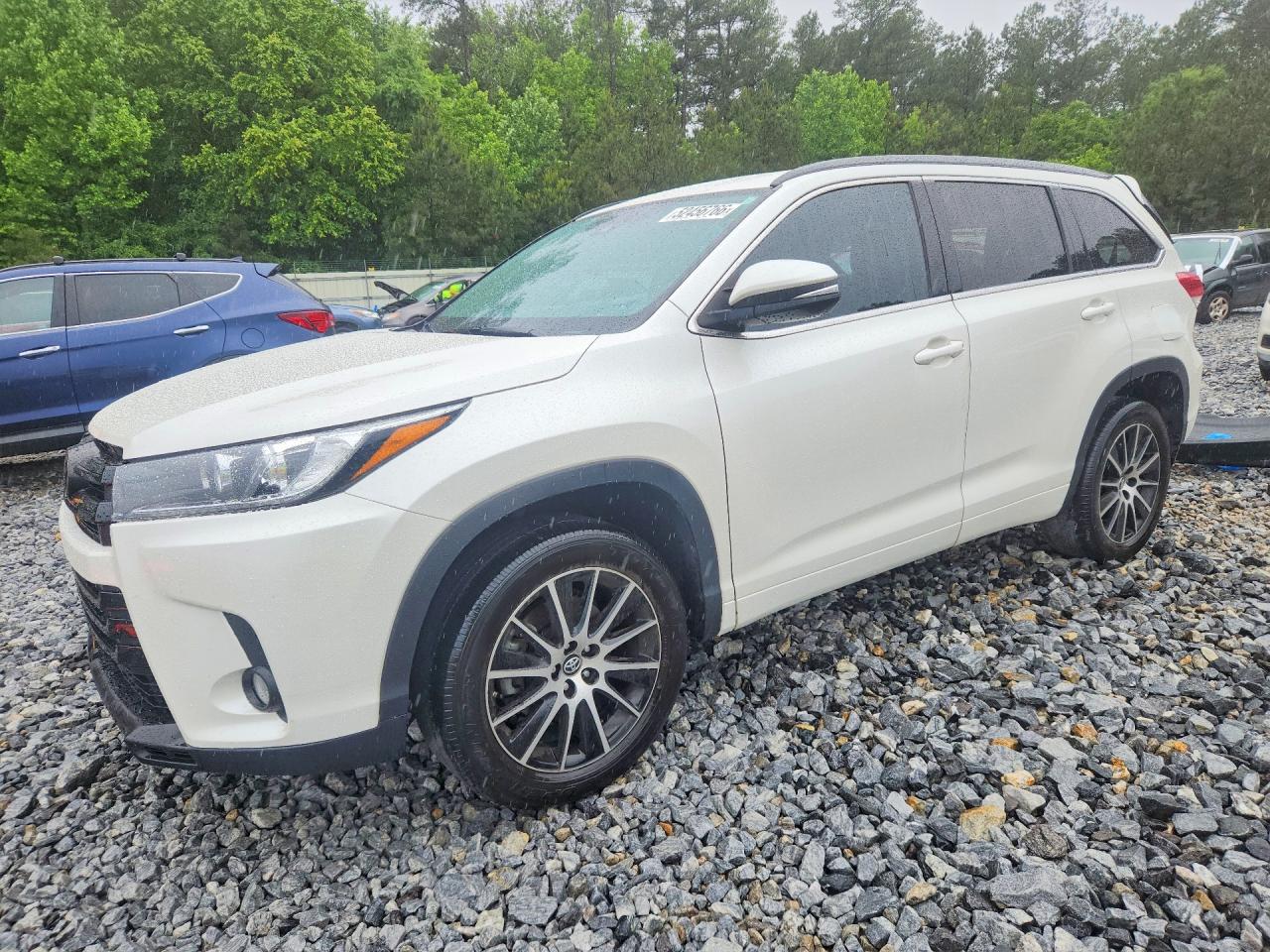 Salvage Toyota Highlander Image