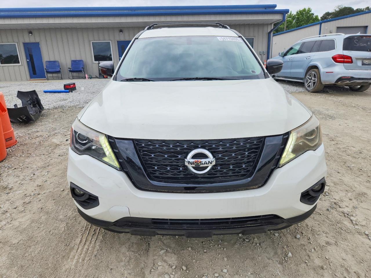 Nissan Pathfinder Sv