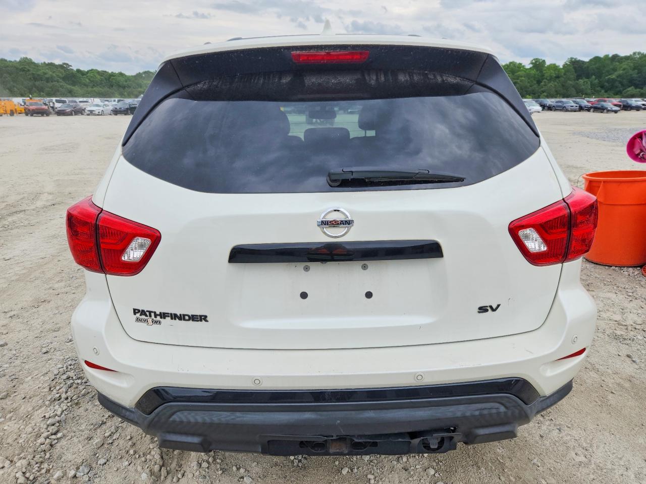Nissan Pathfinder Sv