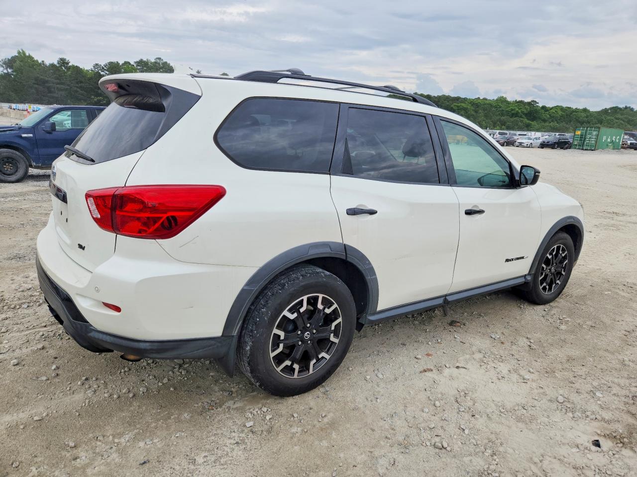 Nissan Pathfinder Sv