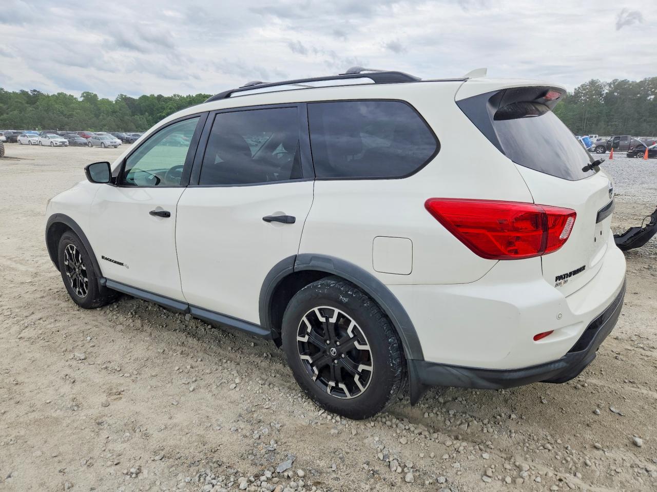 Nissan Pathfinder Sv