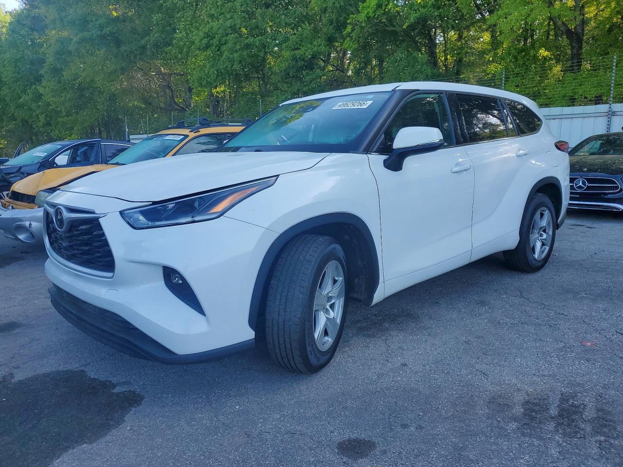 Salvage Toyota Highlander Image