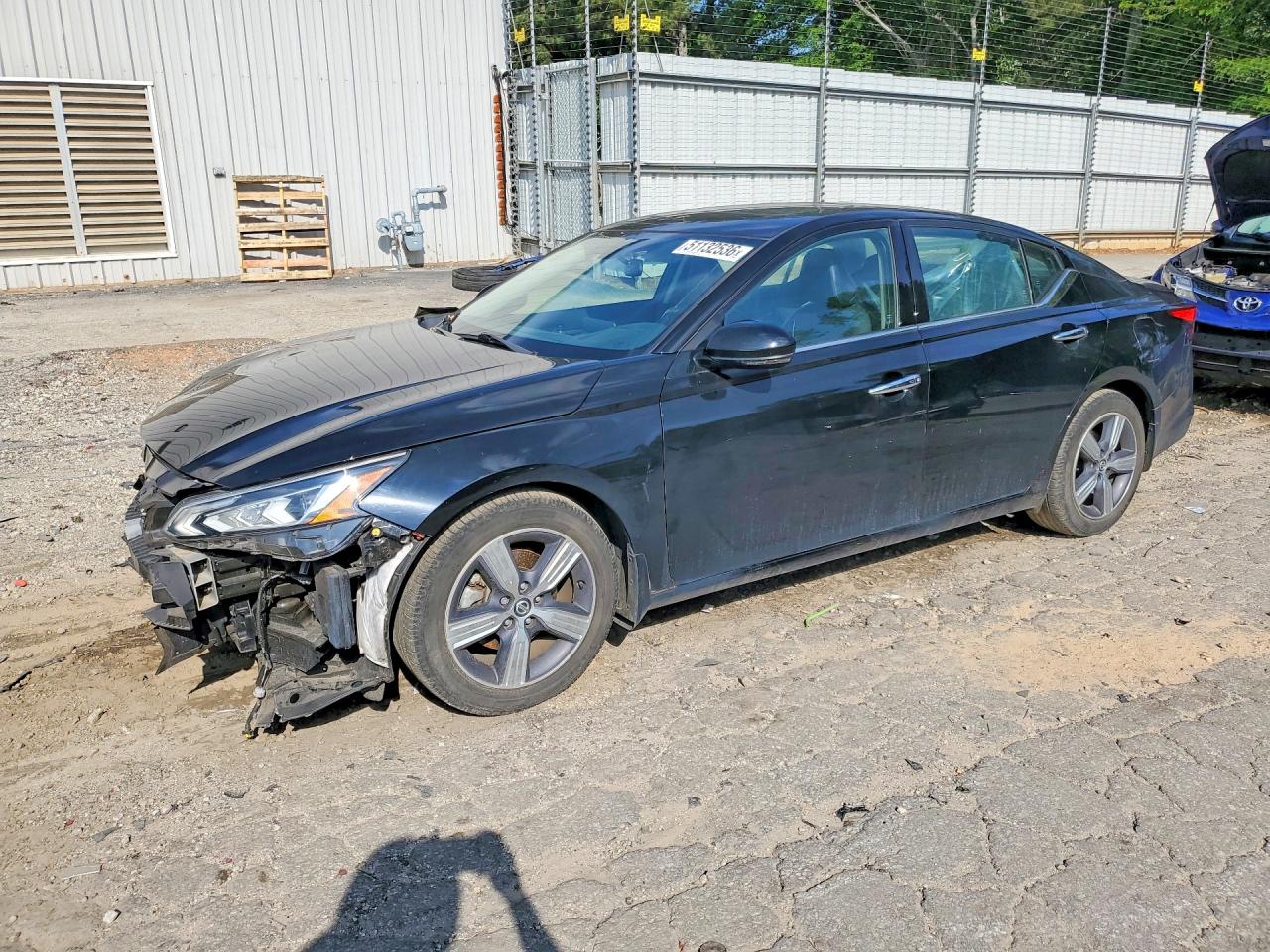 Salvage Nissan Altima Image