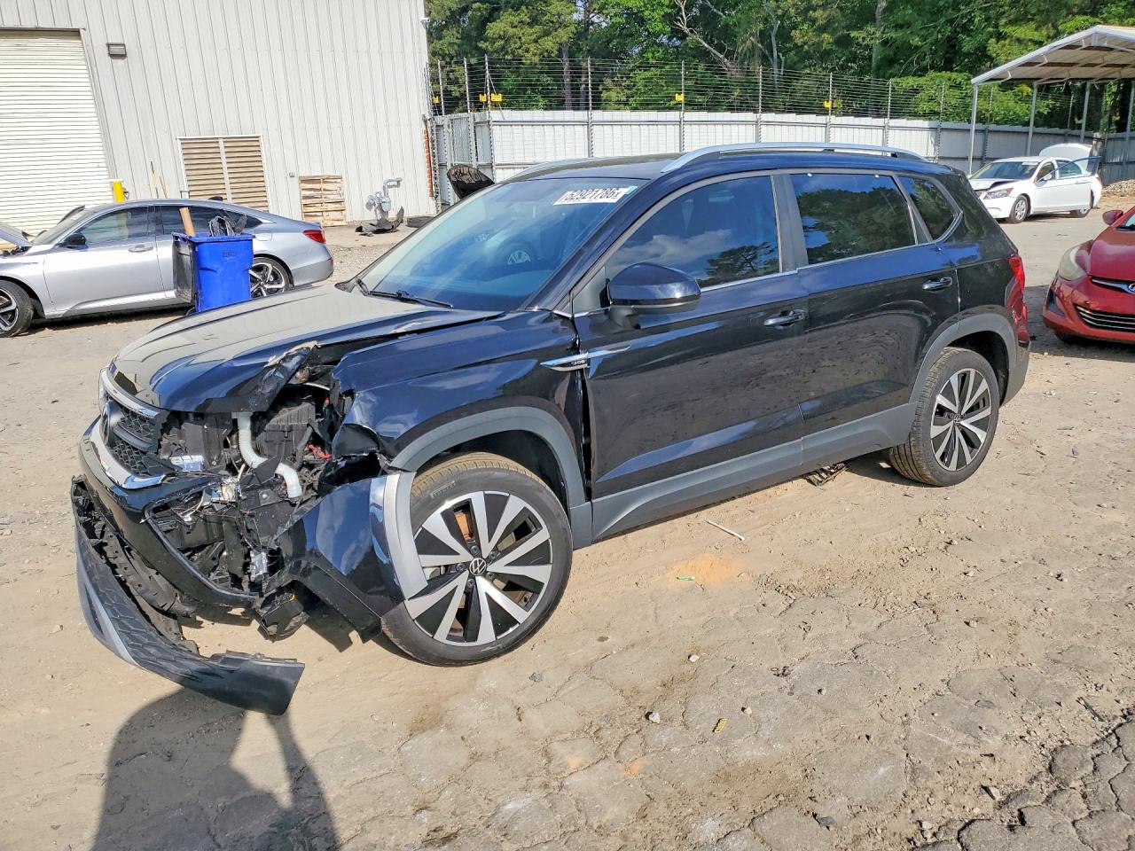 Salvage Volkswagen Taos Image