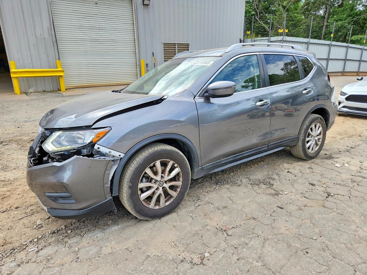 Salvage Nissan Rogue Image