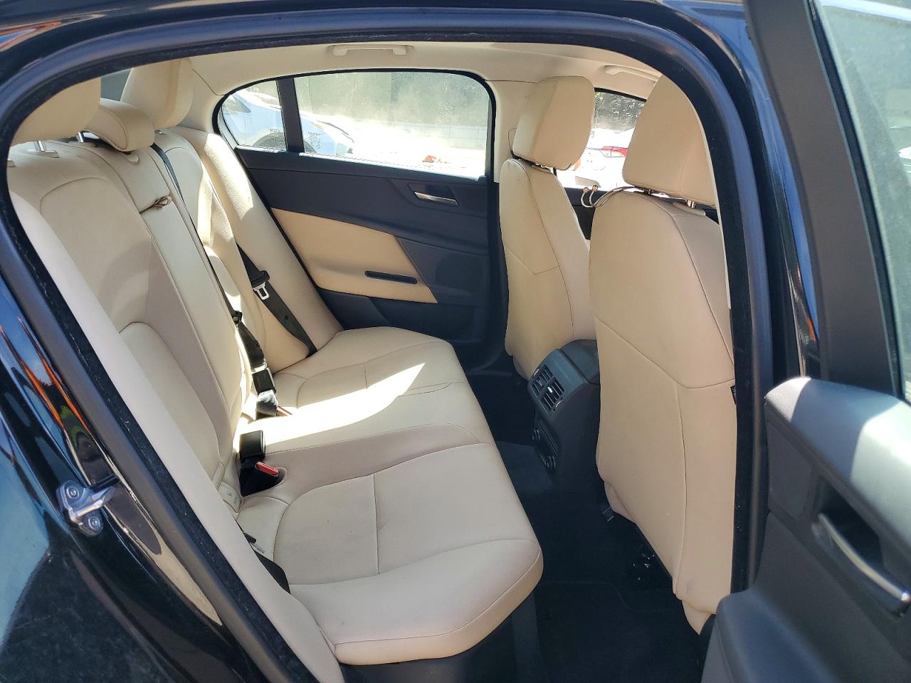 Jaguar XE Premium