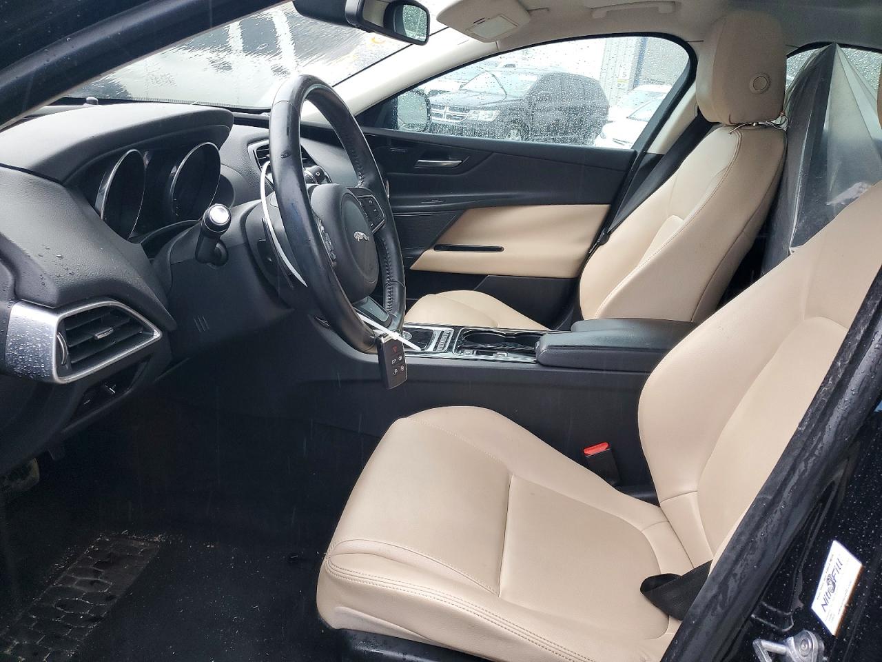 Jaguar XE Premium
